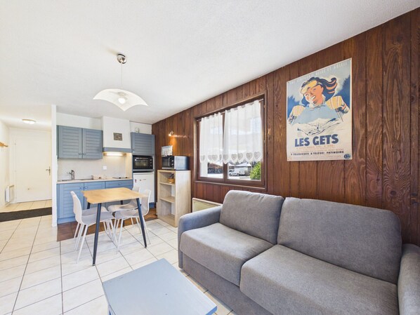 TV - Apartment with private garden, central - 4 guests (Les Gets)