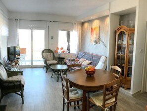 TV - Apartment with sea view - 6 guests (Roses)