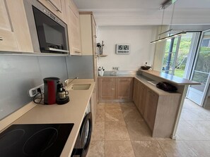Coffee/tea maker, oven, dishwasher, toaster - Charming apartment, air conditioning - 2 guests (La Croix-Valmer)