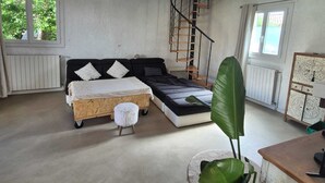 A room with a bed, a staircase, a radiator, and a window. - *Ma bulle* private house (La Cadière-d'Azur)