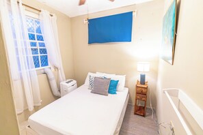 2 bedrooms, WiFi, bed sheets - Charming 2-bedroom Apartment with AC at gorgeous Crane Beach (Bridgetown)