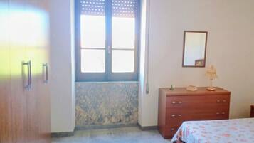 2 Schlafzimmer, Bügeleisen/Bügelbrett, Bettwäsche