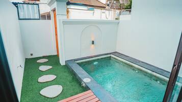 Kolam renang outdoor
