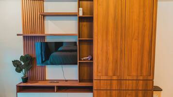 Vila Deluks, 1 Tempat Tidur King | Meja kerja dan seprai linen