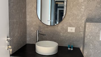 Comfort Twin Room | Bathroom | Shower, hair dryer, towels, soap