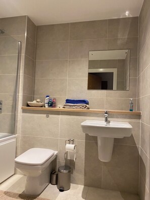 Handtücher, Seife, Toilettenpapier