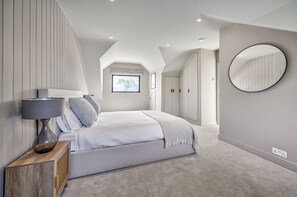 Bügeleisen/Bügelbrett, Reisekinderbett, kostenloses WLAN, Bettwäsche