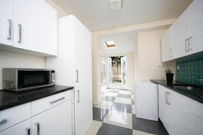 Free daily on-the-go breakfast - London Comfy Doubles (London)