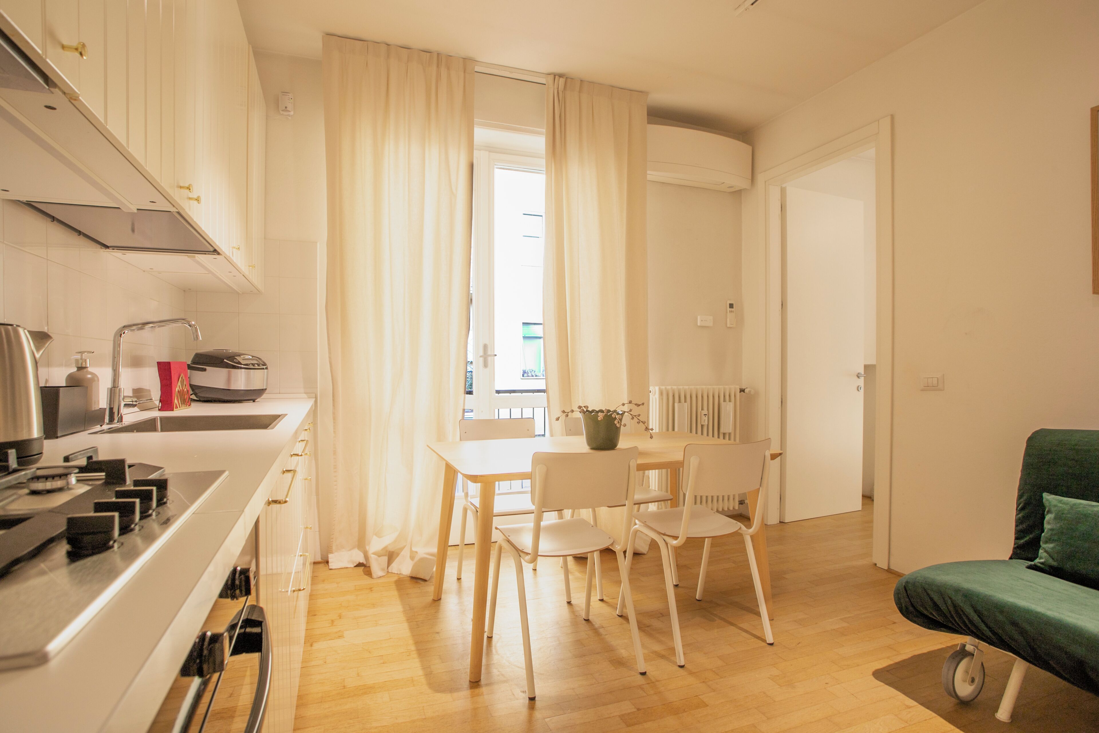 Kühlschrank, Mikrowelle, Ofen, Geschirrspüler