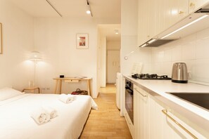 1 habitación, tabla de planchar con plancha y acceso a internet 