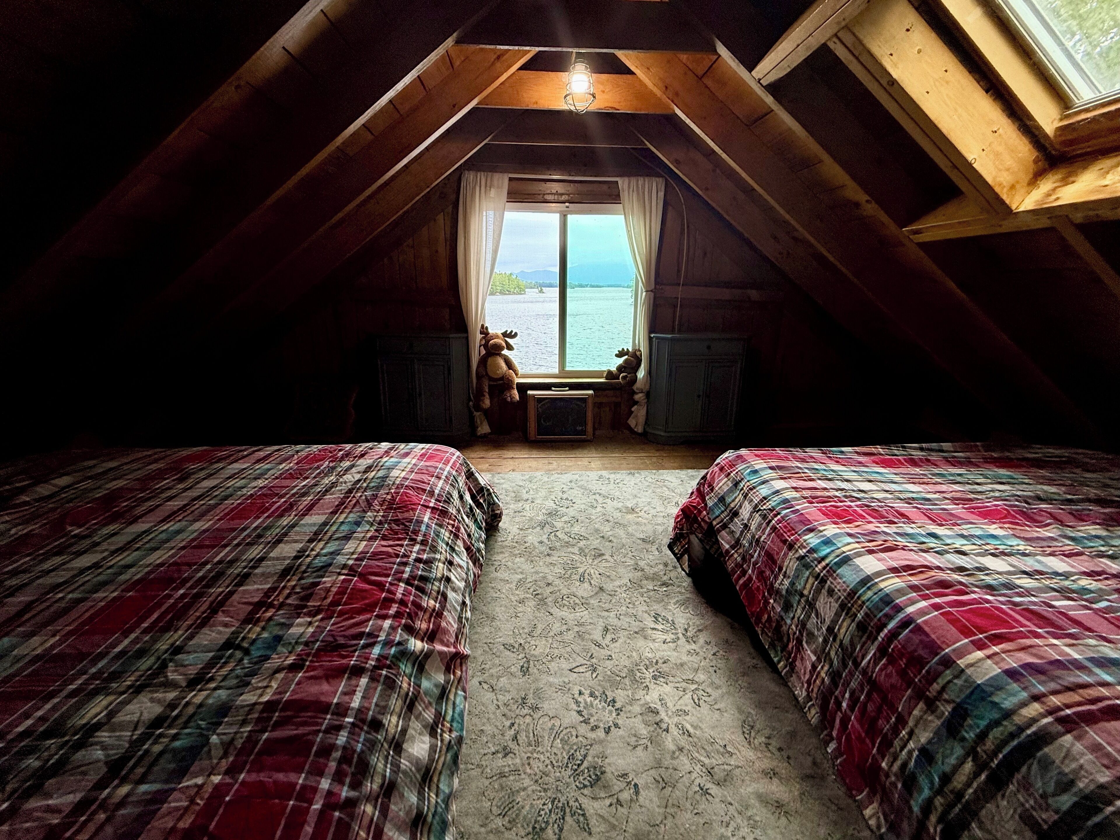 3 bedrooms, bed sheets