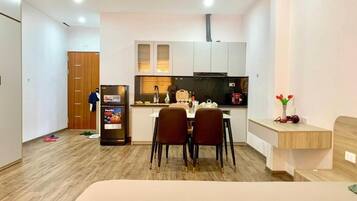 Standard Studio, Patio, City View | Blackout drapes, soundproofing, free WiFi