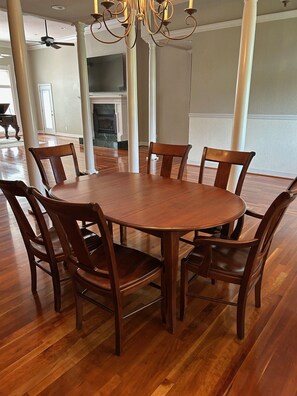 Dining - Spacious 4-bedroom house in peaceful Lebanon with pool (Lebanon)