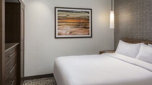 1 dormitorio, tabla de planchar con plancha, wifi y ropa de cama