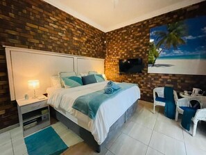 In-room safe, desk, laptop workspace, blackout curtains - Kruger Afrique Lodge (Malalane)