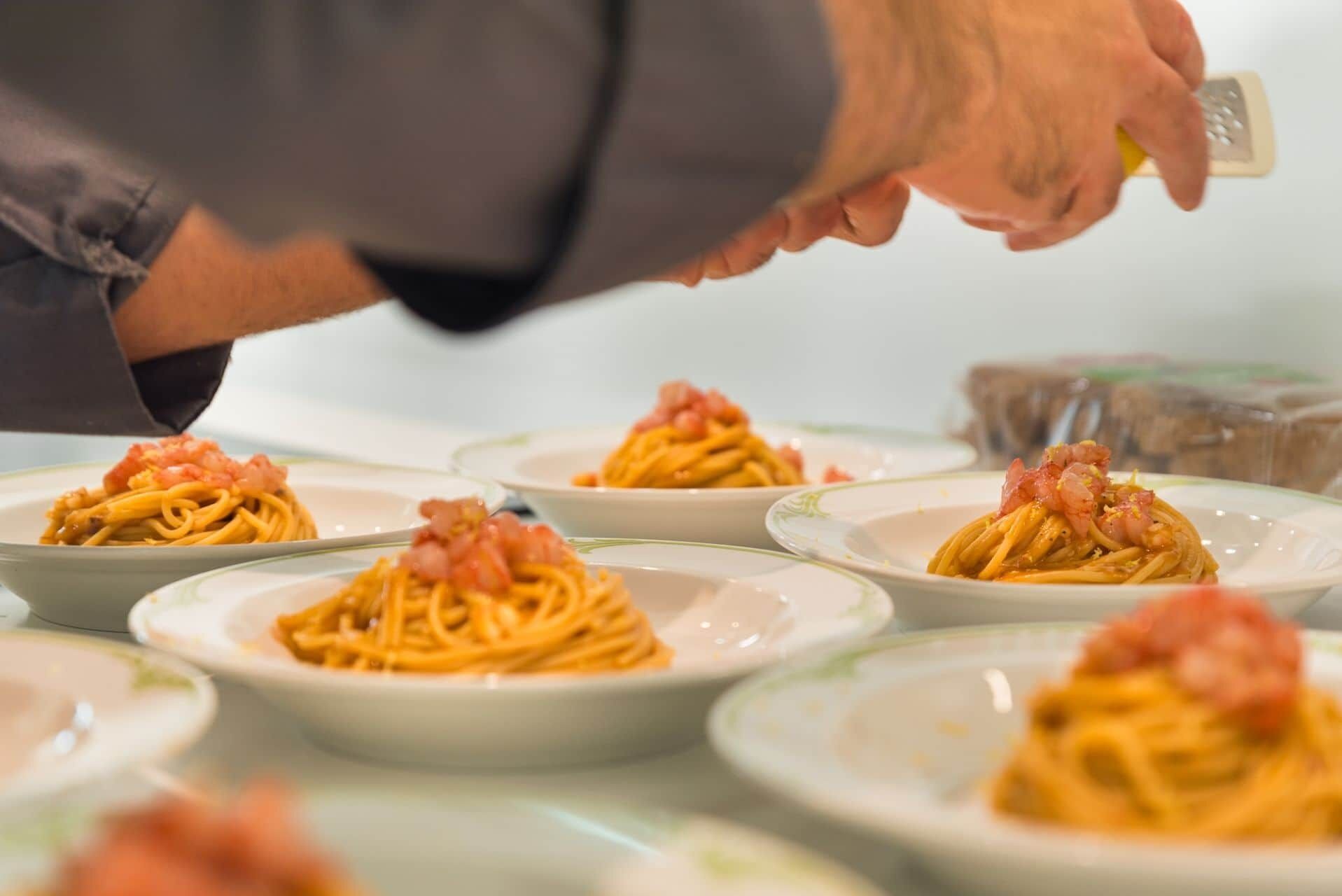 Alimentos y bebidas