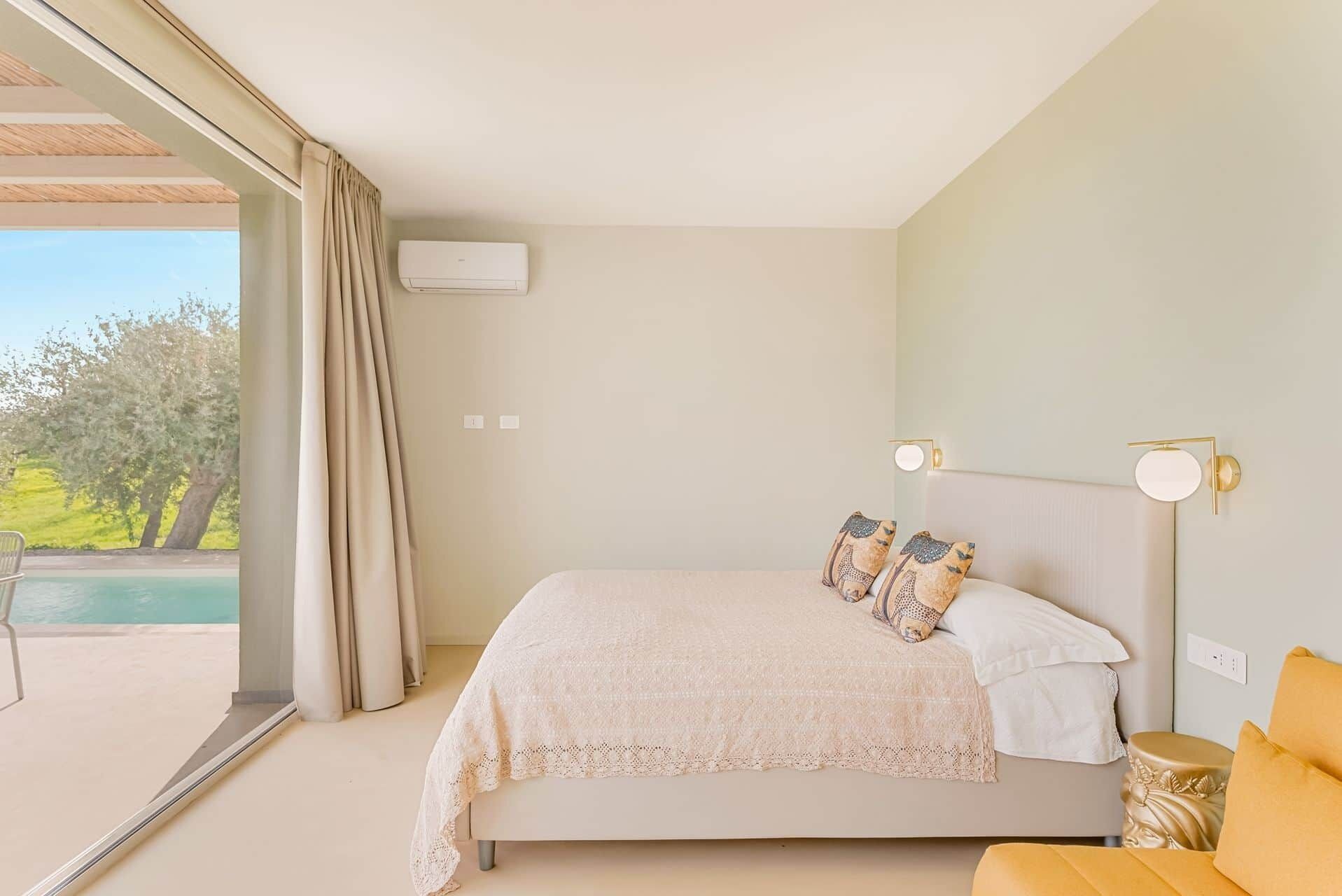 Tabla de planchar con plancha, wifi gratis y ropa de cama 
