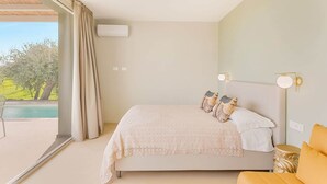 Tabla de planchar con plancha, wifi gratis y ropa de cama 
