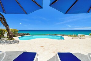 Outdoor pool - Peaceful 1BR Condo with Oceanfront Infinity Pool (Sosúa)