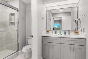 Bathroom - Hawthorn Suite Near Disney - 2 Queens + Sofa (Orlando)