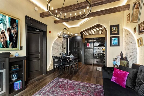 Living area - Hawthorn Suites near Disney—comfort for 6 (Orlando)