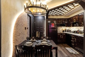Dining - Hawthorn Suites near Disney—comfort for 6 (Orlando)