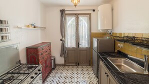 Comfort Apartment, Garden View | Private kitchen