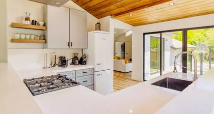 Downtown Ojai Gem - Hot Tub & Yard