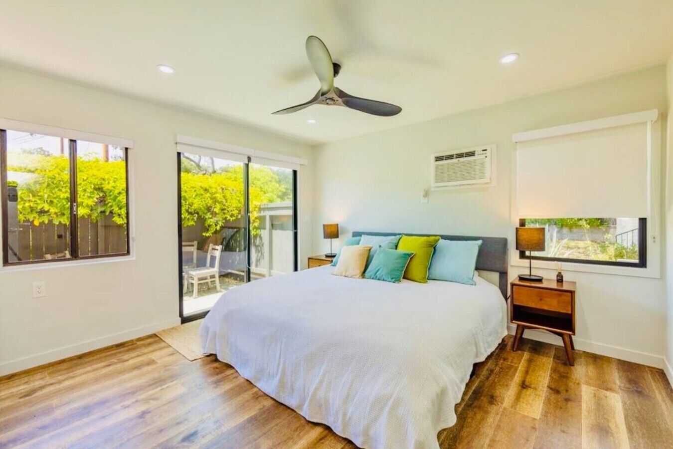 3 bedrooms, desk, iron/ironing board, internet