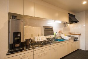 Private kitchen - Guest House Rojiura Hostel (Beppu)