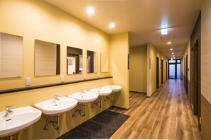 Bathroom - Guest House Rojiura Hostel (Beppu)