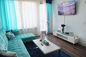 Living area - Seaside Retreat - 1BD Lux King in NE Jax (Jacksonville)