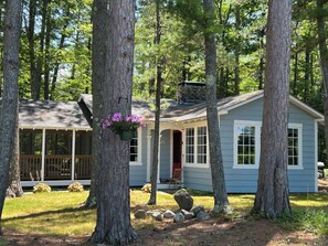 Exterior - Perfect 2-bedroom lakeside cottage in Wolfeboro,NH for a relaxing and getaway. (Wolfeboro)