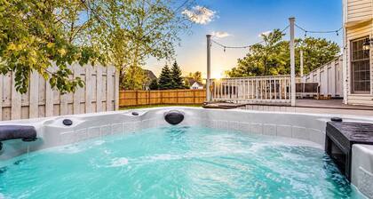 Stunning Home in the Suburb with Hot Tub