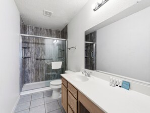 Bathroom - Corinth Oasis Getaway - 4 Bedrooms (Corinth)