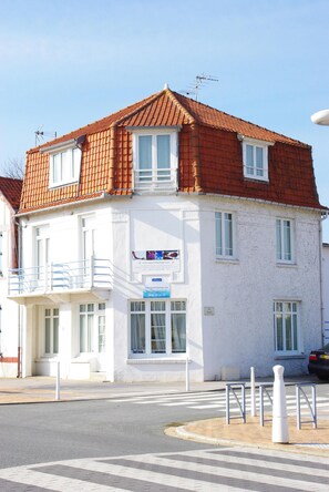 Exterior - Apartment for 2 to 4 people. 1st floor, 2-room apartment, 33 m², fully equipped, 800 m from the sea (Fort-Mahon-Plage)