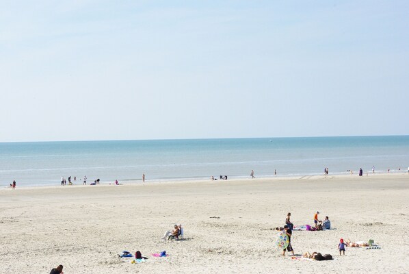 Beach - Apartment for 2 to 4 people. 1st floor, 2-room apartment, 33 m², fully equipped, 800 m from the sea (Fort-Mahon-Plage)