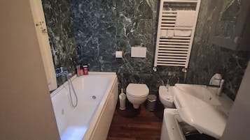 Family Condo, City View | Bathroom