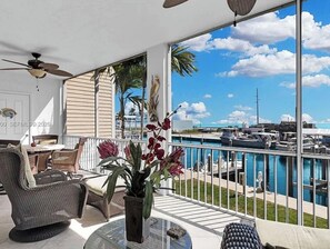 Outdoor dining - Waterfront Condo in Heart of Islamorada, Boat slip (Islamorada)