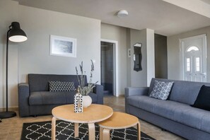 Villa Deluxe, balcón, vistas al mar | Zona de estar