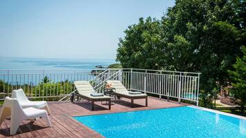 Villa Deluxe - balkong - havsutsikt | Pool | Utomhuspool