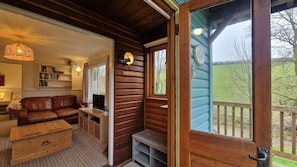 Smart TV, DVD player, books - Willows - charming cabin in private peaceful valley near Bantham in South Devon (Buckland Park, Bantham)
