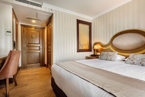 Classic Double Room | Desk, laptop workspace, free WiFi - The central hotel  (Istanbul)