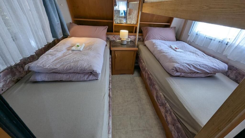 Basic Mobile Home, 2 Twin Beds | Free WiFi