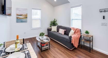 Tiny Home in Quiet Suburb near everything