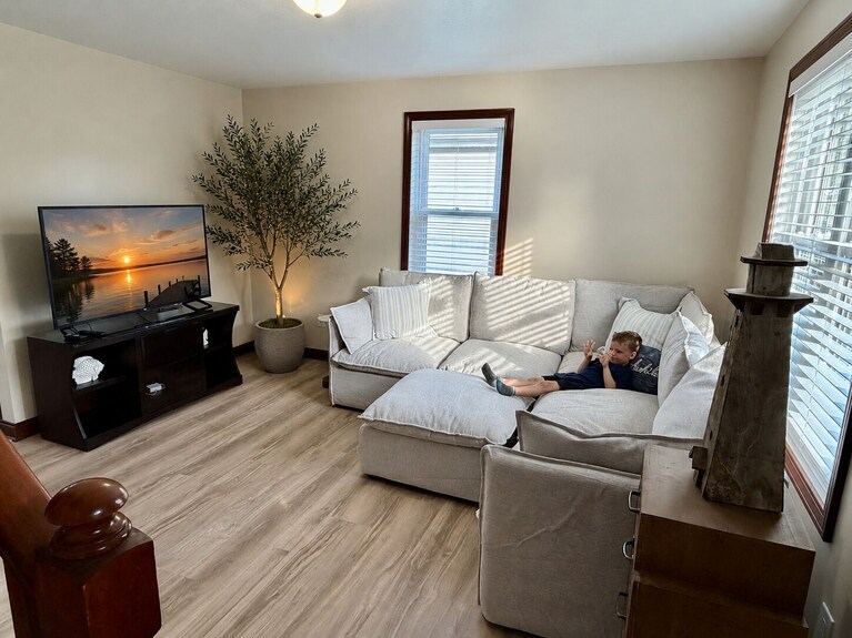 31- New Adorable, Clean, Quality Home Near Beach In Quiet Neighborhood! - Erie, PA