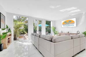 Interior - Stunning 4 Bd 4 Bth Home w/Pool (Miami)