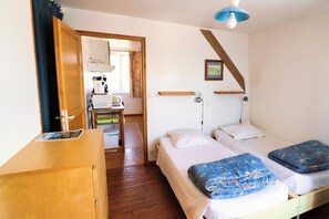 Room - Apartment 6 for 2 to 4 people, 800 meters from the beach, 2nd floor (Fort-Mahon-Plage)