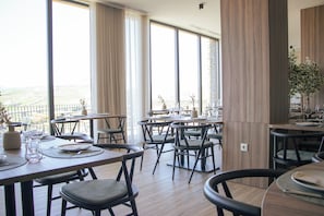 Dining - Quinta do Roso - Douro Wine Estate - by FERO (Lamego)