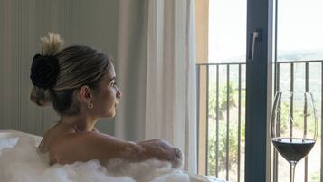 Luxury Double Room, River View | Interior